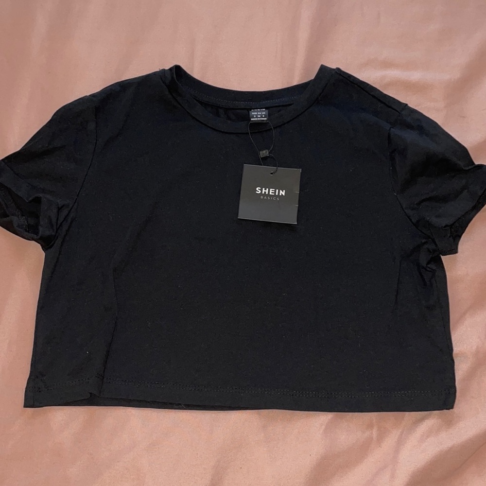 Loose cropped shirt